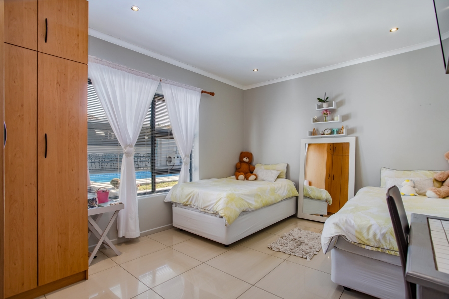 4 Bedroom Property for Sale in Nuwe Uitsig Western Cape